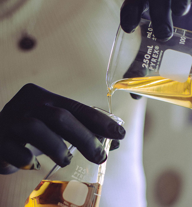 Aceite íntimo con plantas y aceites provenientes de cultivo orgánico.